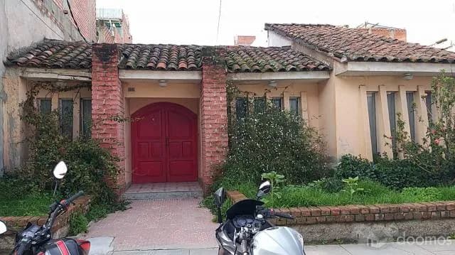 VENTA DE CASA COMO TERRENO COMERCIAL — foto 1
