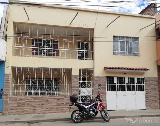 CASA DE DOS PISOS MÁS AZOTEA — foto 1