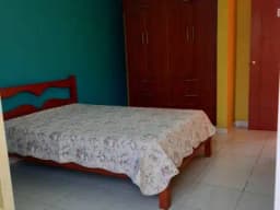 Habitación AMOBLADA, incluye todo servicios
