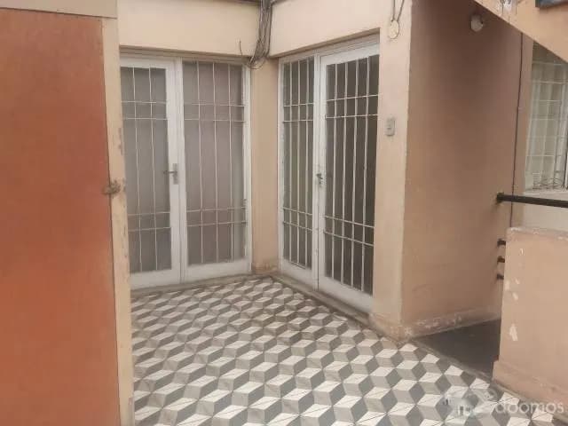CASA  EN ESQUINA  BIEN CONSERVADA — foto 1