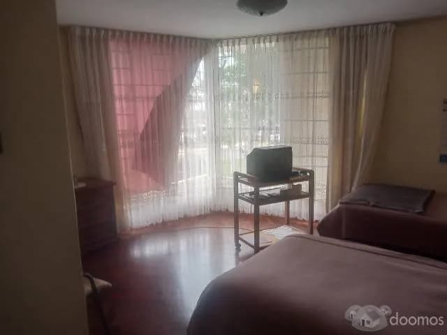 CASA  EN ESQUINA  BIEN CONSERVADA — foto 5