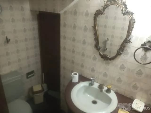 CASA  EN ESQUINA  BIEN CONSERVADA — foto 8