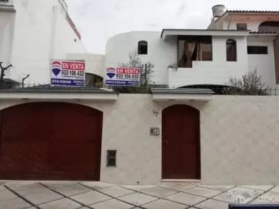 En venta bonita casa en el distrito de Yanahuara