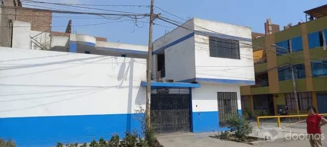 VENDO CASA DE 2 PISOS EN ESQUINA — foto 1