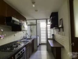 AMPLIO Y FUNCIONAL DEPARTAMENTO CON PATIO EN VENTA, 2DO PISO, 105 M2, MIRAFLORE