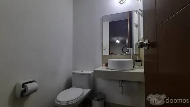 AMPLIO Y FUNCIONAL DEPARTAMENTO CON PATIO EN VENTA, 2DO PISO, 105 M2, MIRAFLORE — foto 6