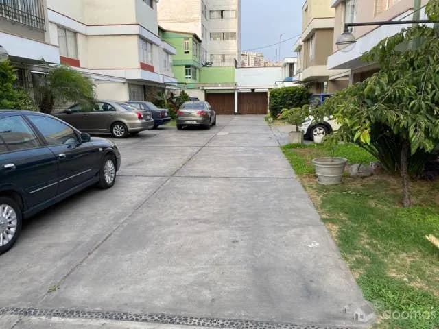 única casa de 3 pisos  cerca peruano japonés — foto 6