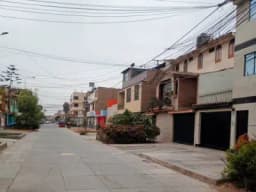 VENTA DE CASA -CON 5 DEPARTAMENTOS COMPLETOS