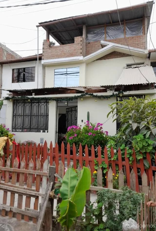 Venta de casa frente a parque — foto 1