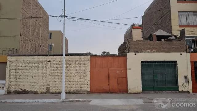 Amplio Terreno Comercial con Dos Frentes — foto 1