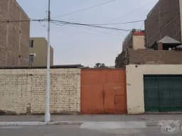 Amplio Terreno Comercial con Dos Frentes