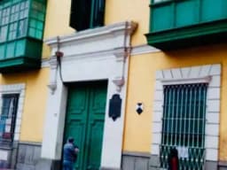 Casona de dos pisos en el Centro Historico de Lima