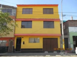 VENDO CASA DE 3 PISOS EN MIRAFLORES AREQUIPA