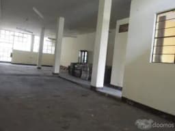 SE VENDE LOCAL COMERCIAL 1ER PISO DE 150M2 PARALELA A LA CUADRA 4 DE AV. GRAN CHIMU -ZARATE