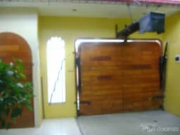 alquilo casa con tres dormitorios,cochera , buena ubicación