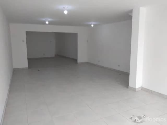 EN VENTA AMPLIO LOCAL DE 120 M2 EN RIMAC — foto 2