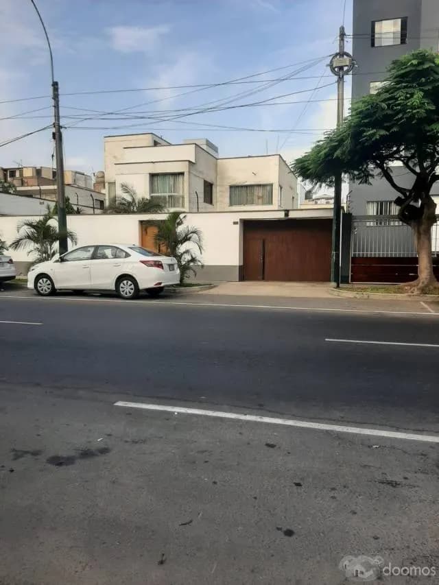 VENDO CASA COMO TERRENO EN SAN ISIDRO — foto 1