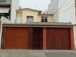 VENDO CASA EN LOS CEDROS DE VILLA - CHORRILLOS