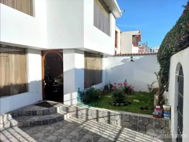 ????SE VENDE CASA EN UMACOLLO CERCA  DEL COLEGIO INTERNACIONAL  ???? — foto 1