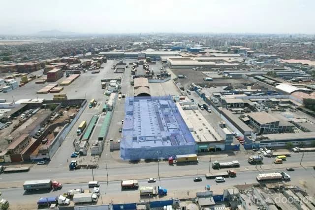 Venta de Local Industrial de 6000 mt2 como Terreno en Av Nestor Gambeta — foto 1