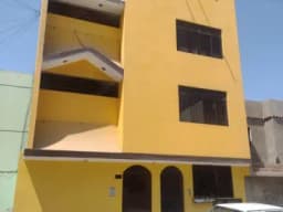 Venta departamento primer piso en La Perla Alta, frente a calle cerca a parques.