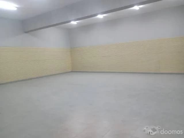 ALQUILO TIENDAS COMERCIALES ZONA DE OUTLET VULCANO — foto 1