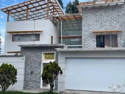 VENTA DE CASA EN ZONA EXCLUSIVA CAJAMARCA