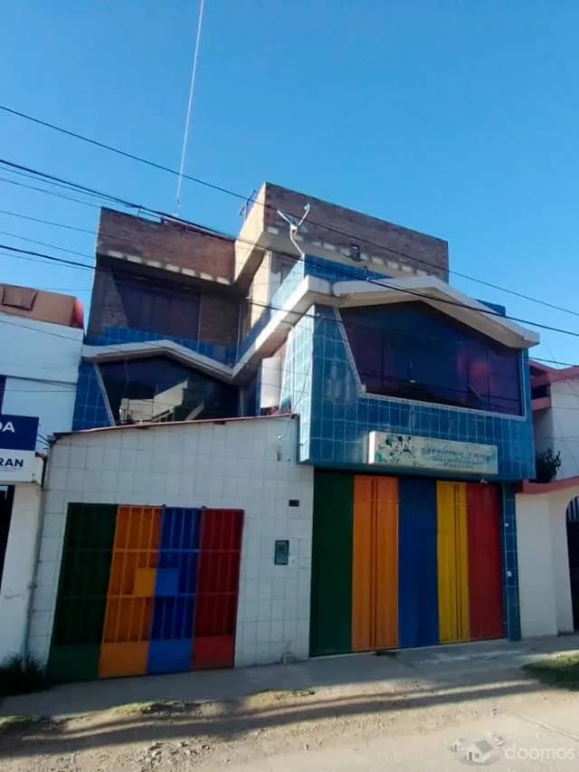 Casa 3 pisos ideal para negocios — foto 1