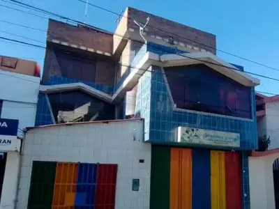 Casa 3 pisos ideal para negocios