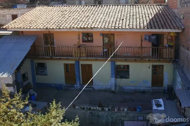 En venta. Propiedad sobre 325 m2 de terreno con 2 casas con acceso independiente — foto 1