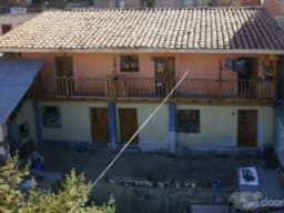 En venta. Propiedad sobre 325 m2 de terreno con 2 casas con acceso independiente