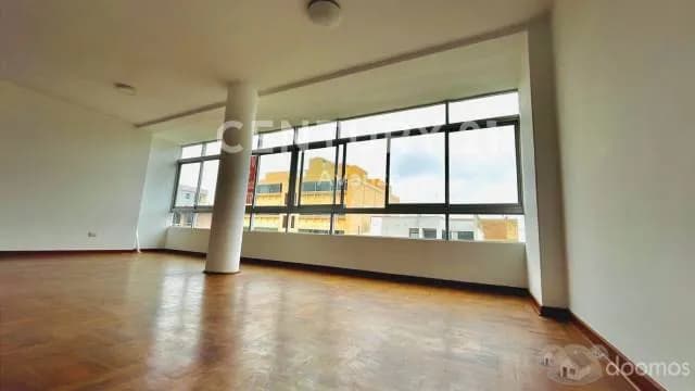 VENTA DE DEPARTAMENTO REMODELADO EN SAN ISIDRO — foto 1