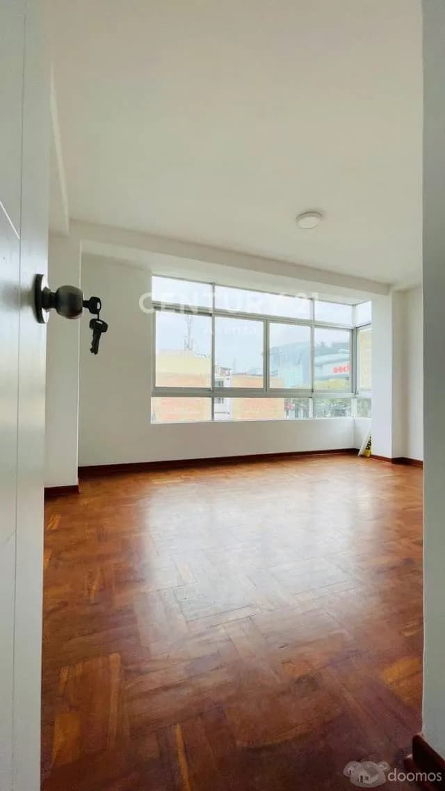 VENTA DE DEPARTAMENTO REMODELADO EN SAN ISIDRO — foto 3