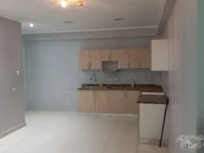 Se alquila departamento con local propio