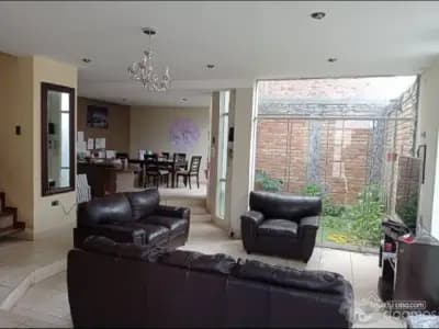 Se vende Casa - Urb. Los Docentes