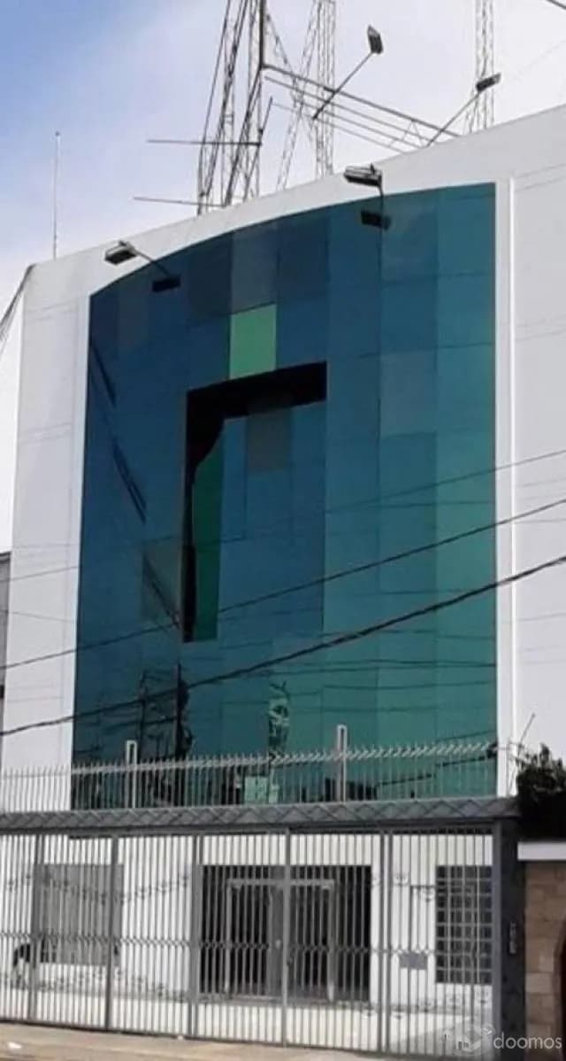 EDIFICIO MODERNO DE 5 PISOS -  MIRAFLORES EN ALQUILER — foto 1