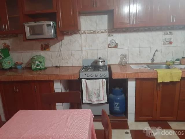 Hermosa y amplia casa con 5 departamentos — foto 1