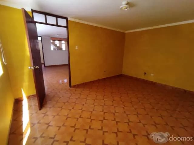 VENTA DE OCASION: CASA AMPLIA 2 PISOS (A 3 MIN. DEL CENTRO DE TACNA) — foto 7