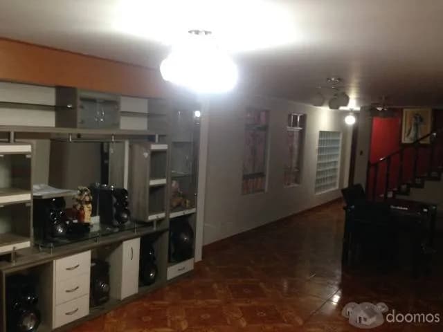 ALQUILER DE CASA DE 2 PISOS - COMAS — foto 1