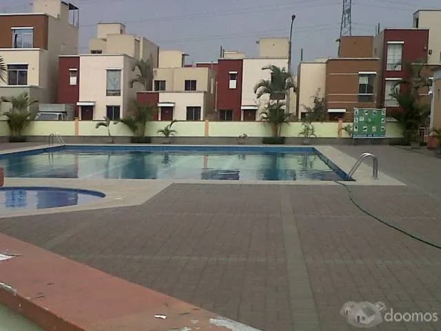 VENTA DE CASA DUPLEX EN CONDOMINIO CON PISCINA — foto 2