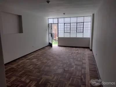 Departamento Amplio y Buena Ubicación