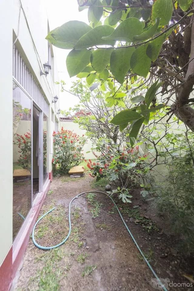 VENDO CASA 2 PISOS MARISCAL CASTILLA SURCO — foto 1