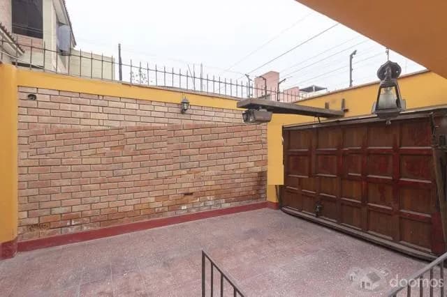 VENDO CASA 2 PISOS MARISCAL CASTILLA SURCO — foto 3