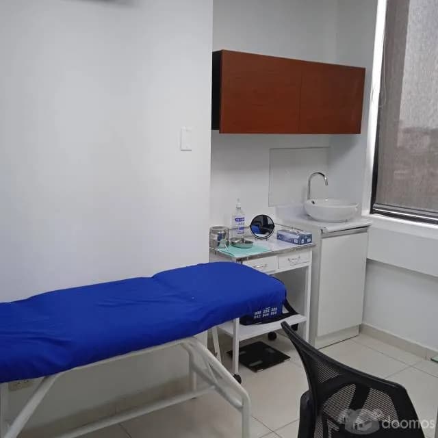 SE ALQUILA CONSULTORIO MEDICO EQUIPADO! — foto 3