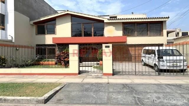 Ideal Casa Familiar En La Molina Urb San Cesar — foto 1