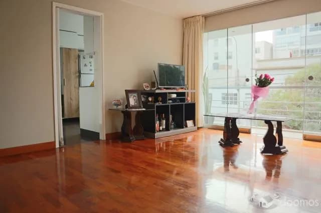 Amplio Departamento Céntrico en Miraflores — foto 1