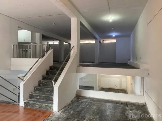 Ofrezco local 210m2 en alquiler — foto 3