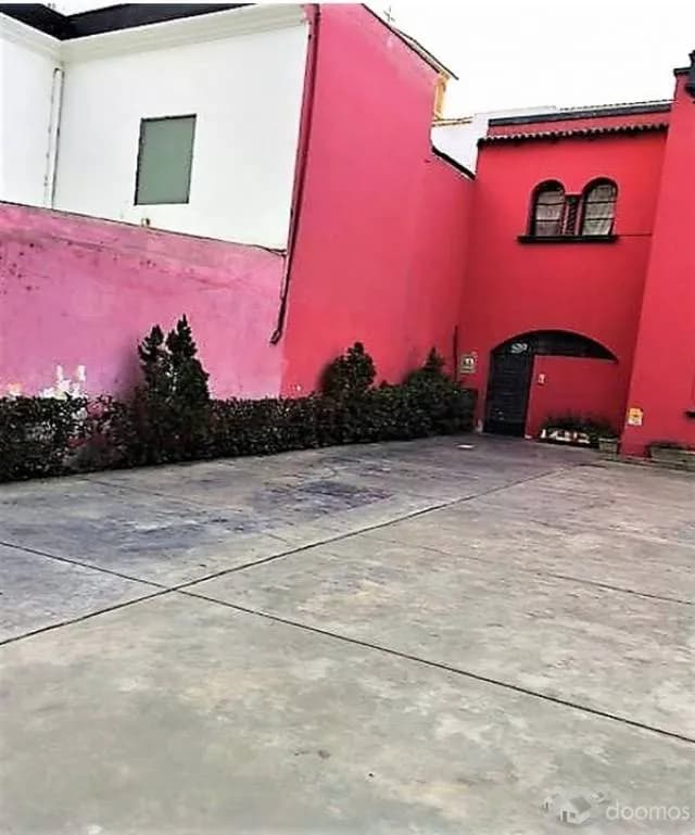 Venta De Casa A Precio De Terreno En San Isidro — foto 1