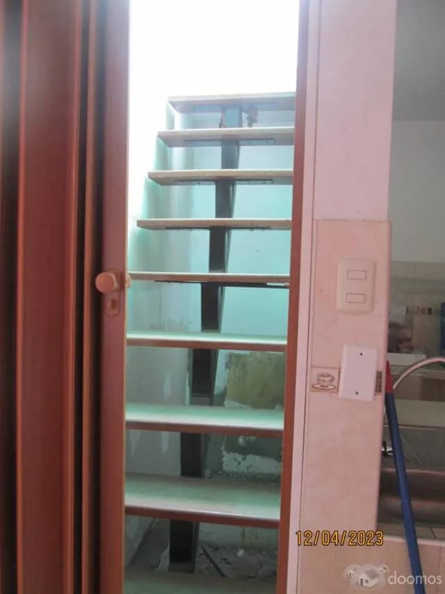 Venta de Casa de 3 Pisos Frente a Parque en Cercado de Lima — foto 6