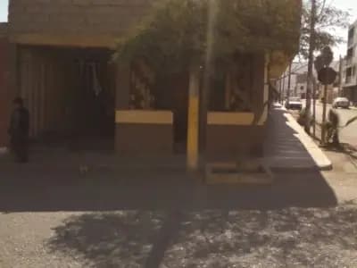 CASA DE ESQUINA GRANDE CERCA AL MERCADILLO BOLOGNESI
